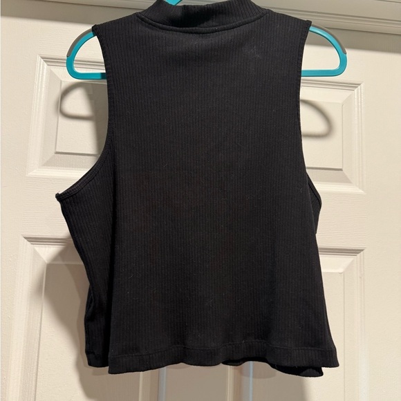 Old Navy Black Ribbed Cropped Turtle Neck Tank - EUC - Picture 2 of 3